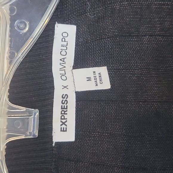 EXPRESS x OLIVIA CULPO Collab Black V-neck Ribbed Lightweight Sweater - Picture 3 of 13
